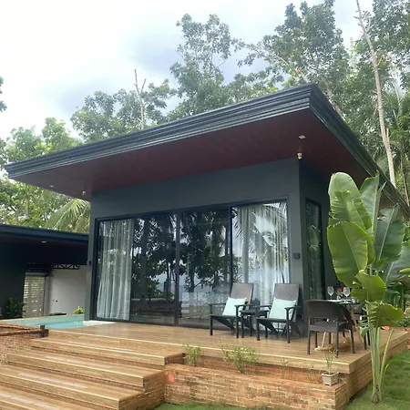 Jako Doma Beachfront Cabana